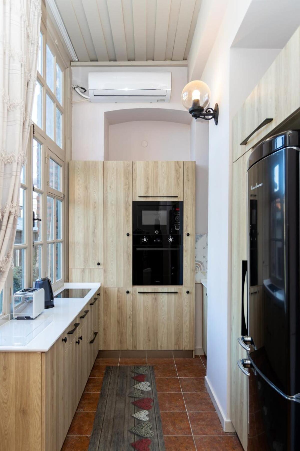 Stylish 2Br Apt In The Heart Of Old Тбилиси Экстерьер фото